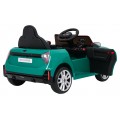 Zelené vozidlo Mini Cooper