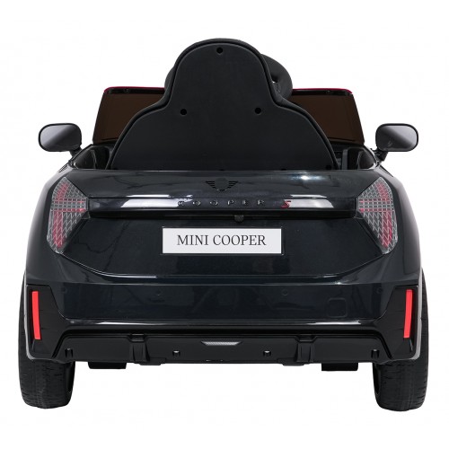 Černé vozidlo Mini Cooper