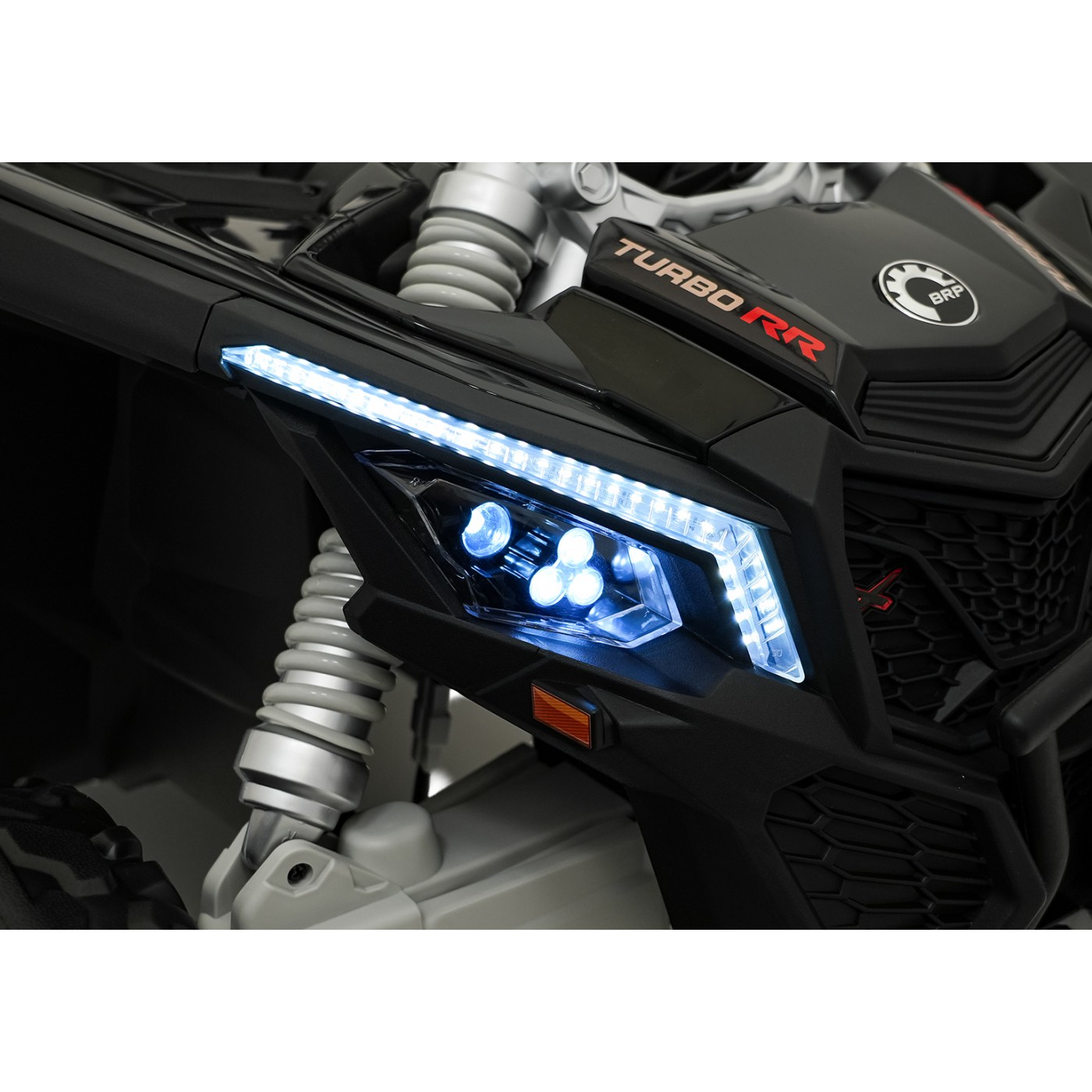 Bugina Maverick Turbo RR s modrošedými koly