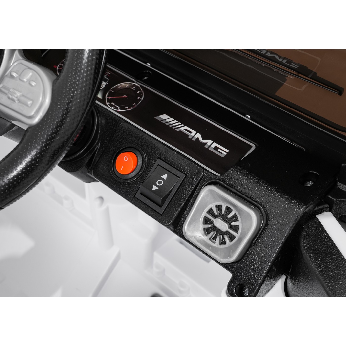 Vozidlo Mercedes G63 AMG LIFT bílá