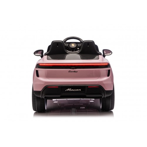 Růžové vozidlo Porsche Macan