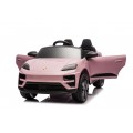 Růžové vozidlo Porsche Macan