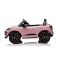 Růžové vozidlo Porsche Macan