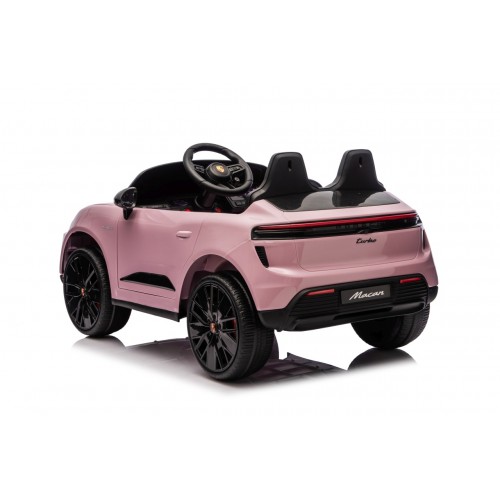 Růžové vozidlo Porsche Macan