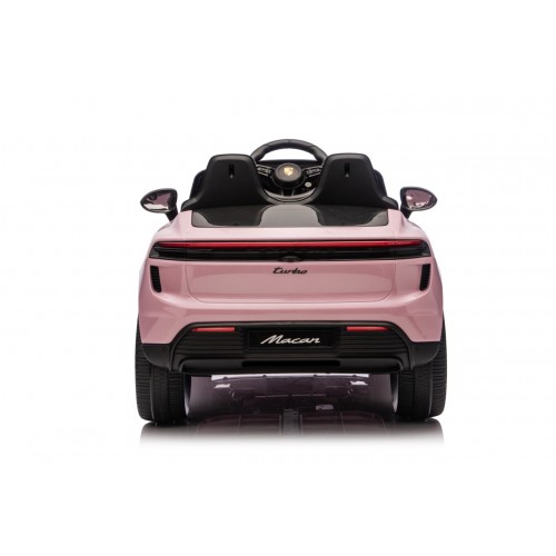 Růžové vozidlo Porsche Macan