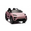 Růžové vozidlo Porsche Macan