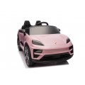 Růžové vozidlo Porsche Macan