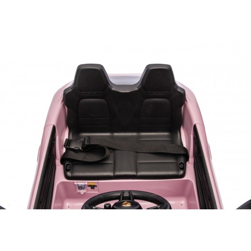 Růžové vozidlo Porsche Macan