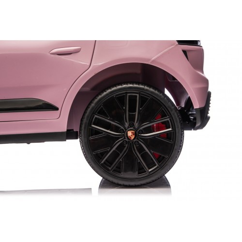 Růžové vozidlo Porsche Macan