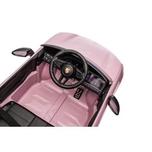 Růžové vozidlo Porsche Macan