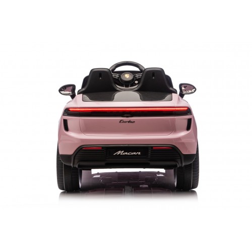 Růžové vozidlo Porsche Macan