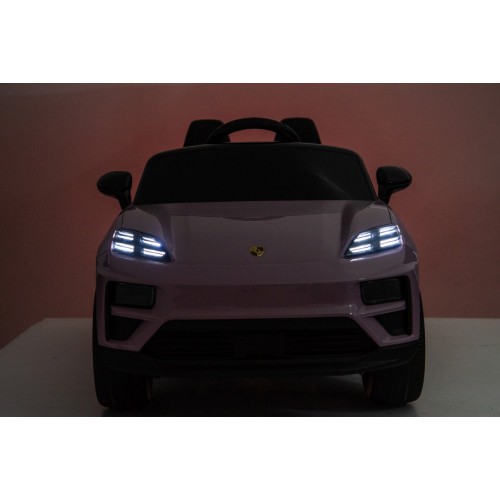 Růžové vozidlo Porsche Macan