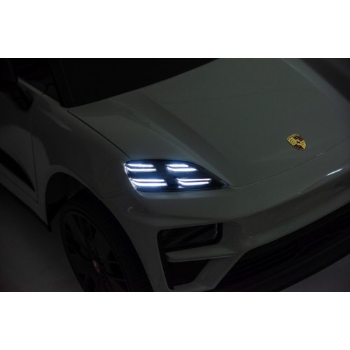 Růžové vozidlo Porsche Macan