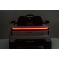 Růžové vozidlo Porsche Macan