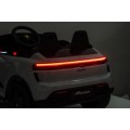 Růžové vozidlo Porsche Macan