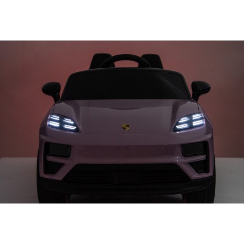 Růžové vozidlo Porsche Macan