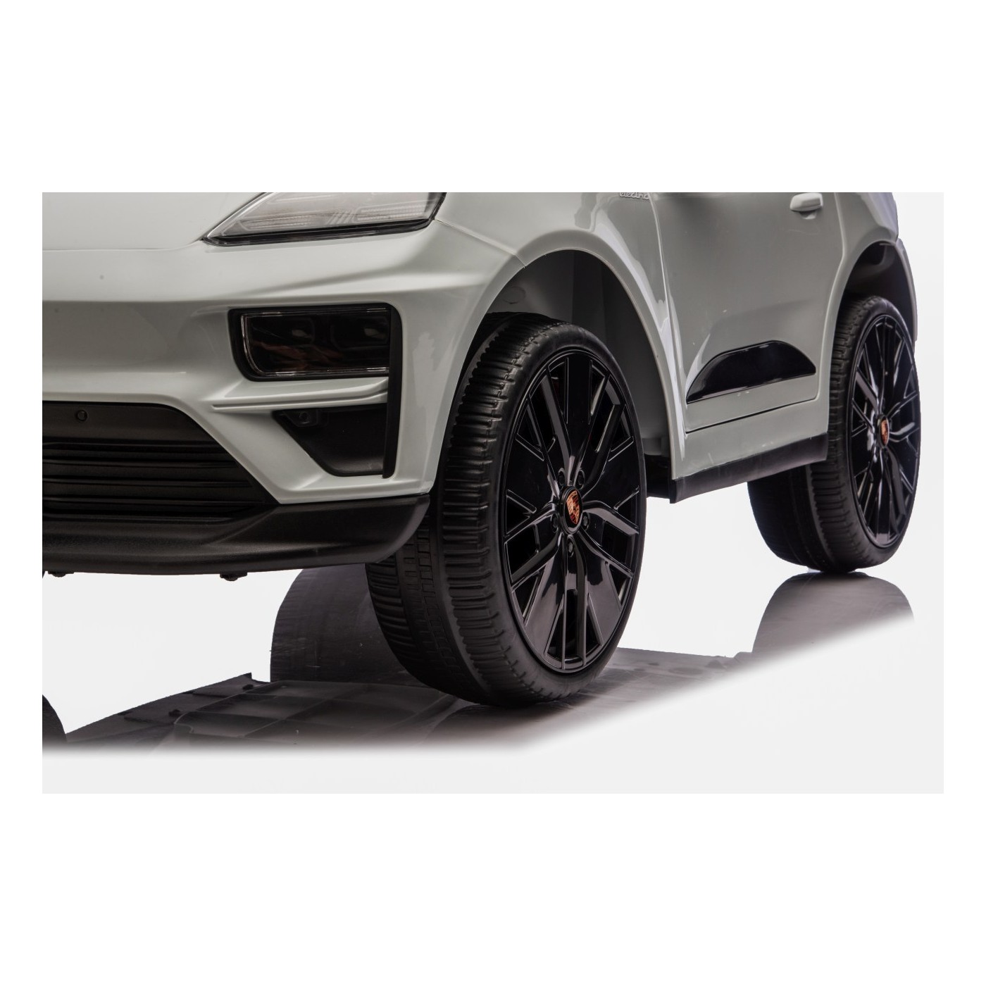 Vozidlo Porsche Macan šedá