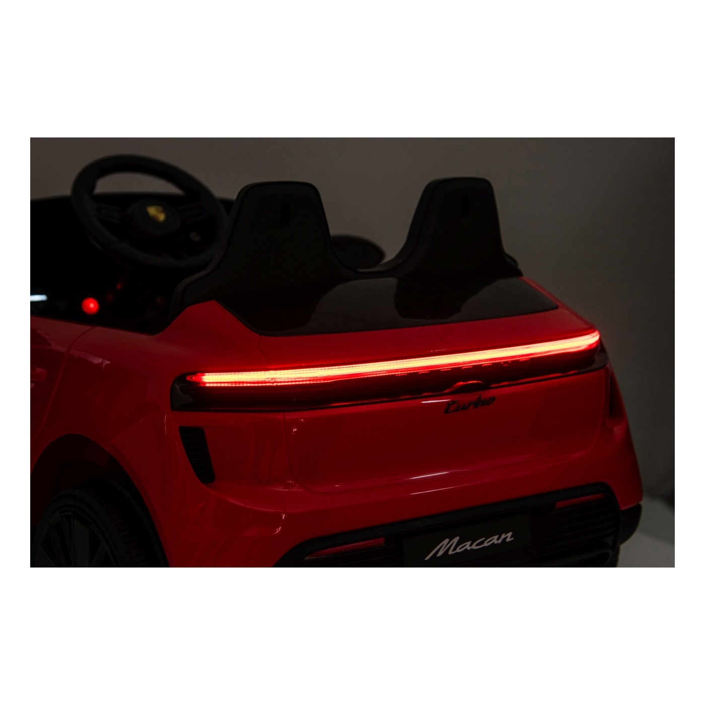 Červené vozidlo Porsche Macan