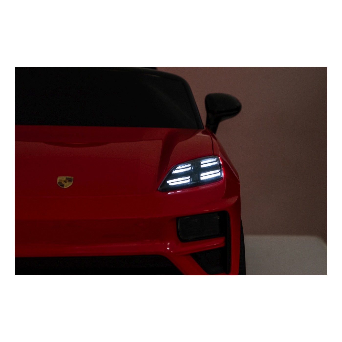 Červené vozidlo Porsche Macan