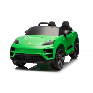 Zelené vozidlo Porsche Macan