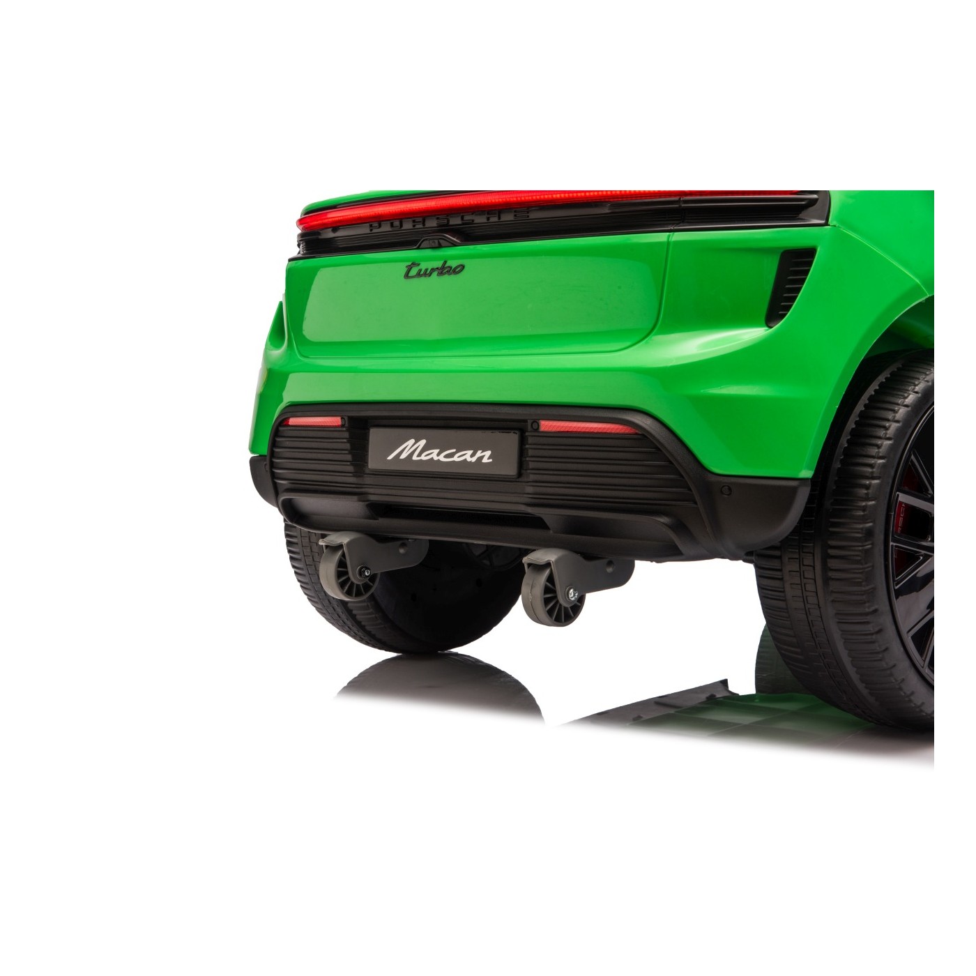 Zelené vozidlo Porsche Macan