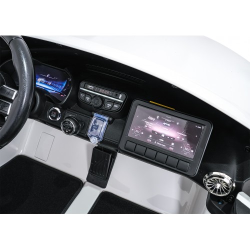 Vozidlo Mercedes Benz GT63 AMG bílá