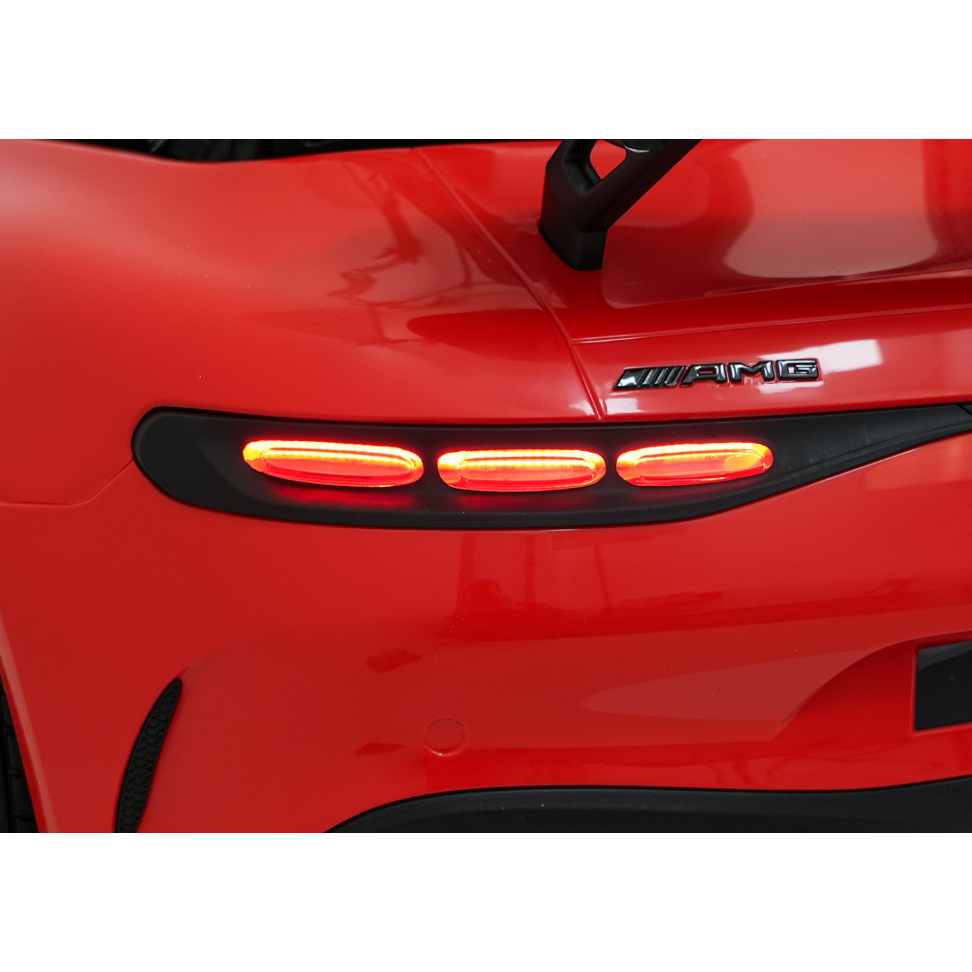 Vozidlo Mercedes Benz GT63 AMG Červená