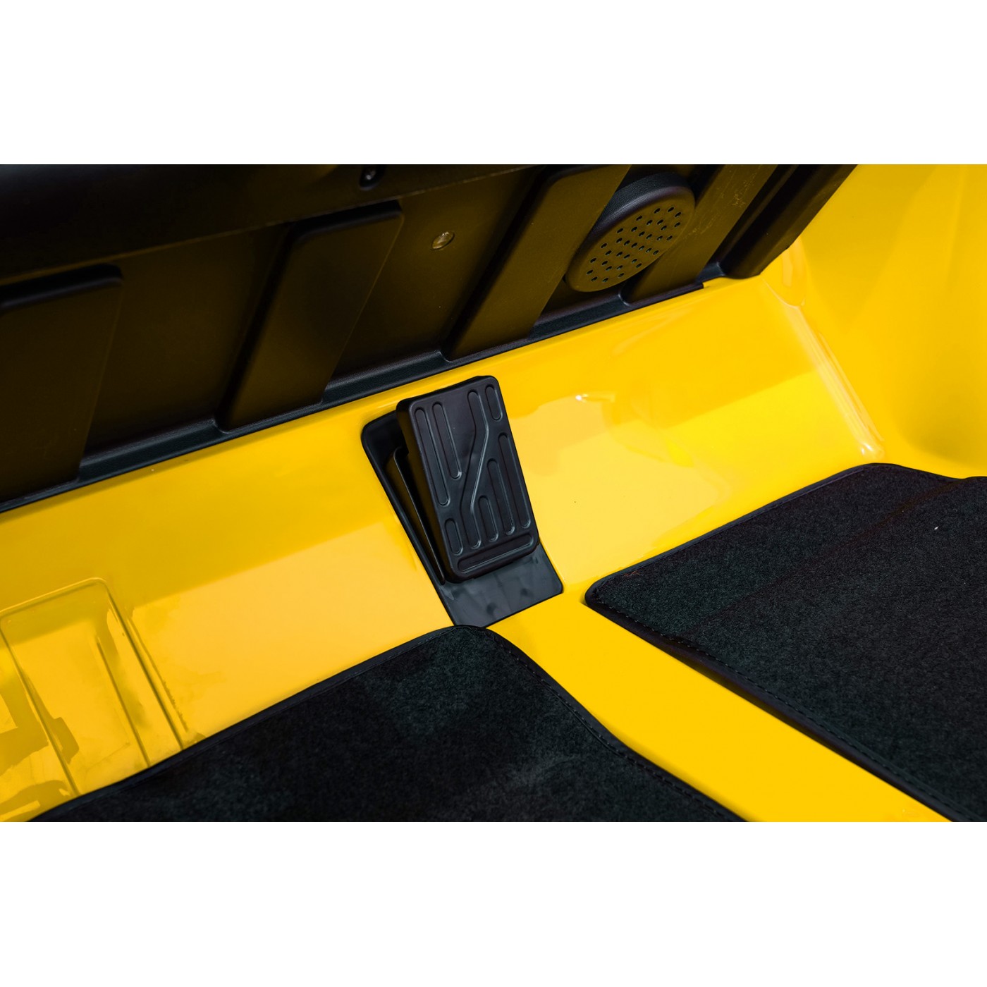 Vozidlo Mercedes Benz GT63 AMG žluté