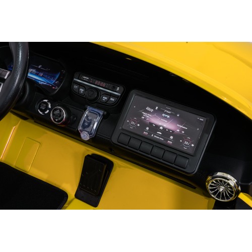 Vozidlo Mercedes Benz GT63 AMG žluté