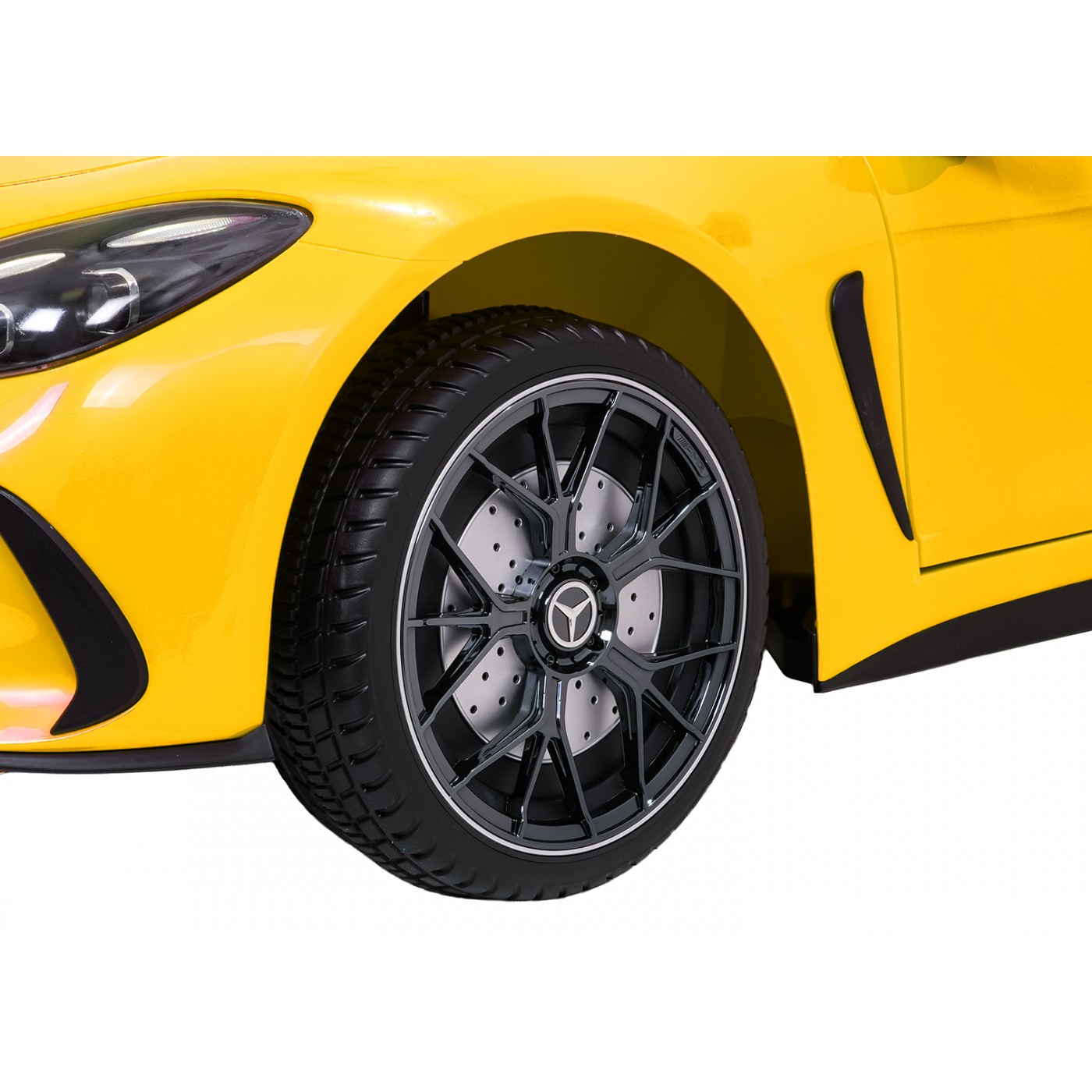 Vozidlo Mercedes Benz GT63 AMG žluté