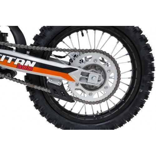 Vozidlo s oranžovým spalovacím motorem TITAN 300cc