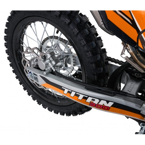 Vozidlo s oranžovým spalovacím motorem TITAN 300cc