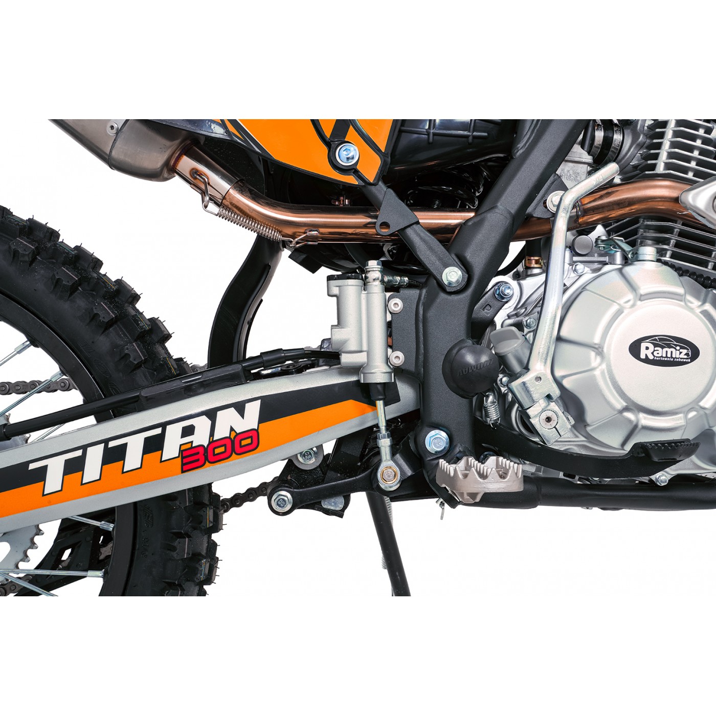 Vozidlo s oranžovým spalovacím motorem TITAN 300cc
