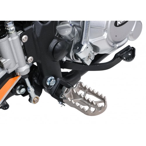 Vozidlo s oranžovým spalovacím motorem TITAN 300cc