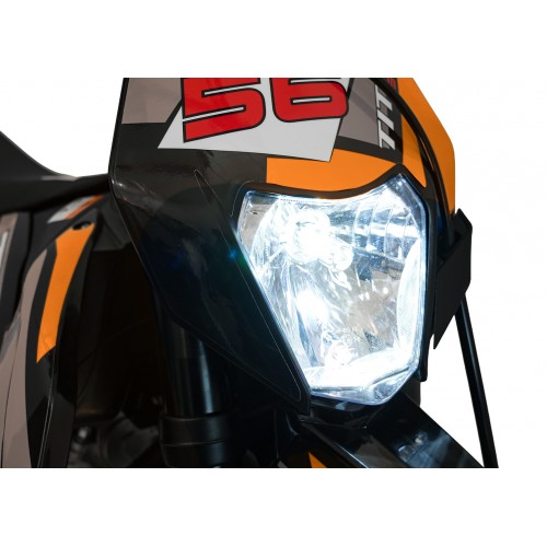 Vozidlo s oranžovým spalovacím motorem TITAN 300cc