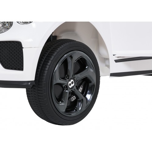 Bentley Bentayga S, bílé vozidlo