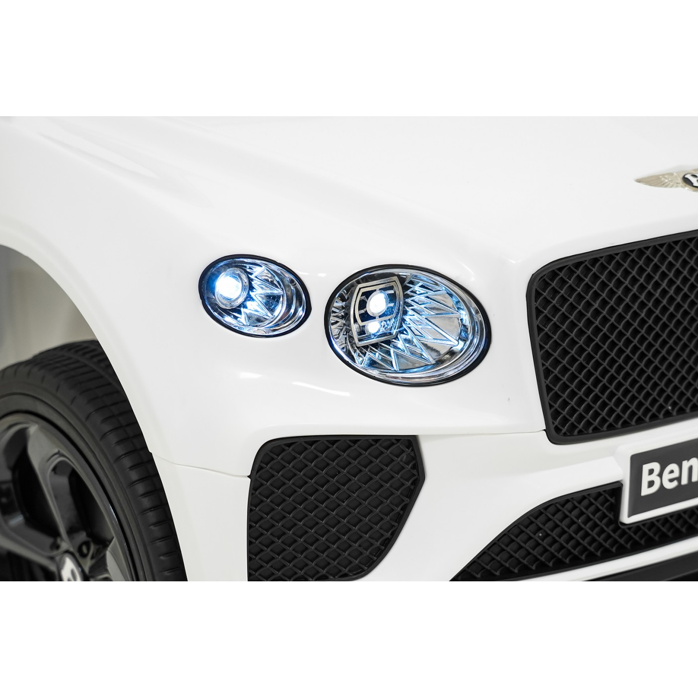 Bentley Bentayga S, bílé vozidlo