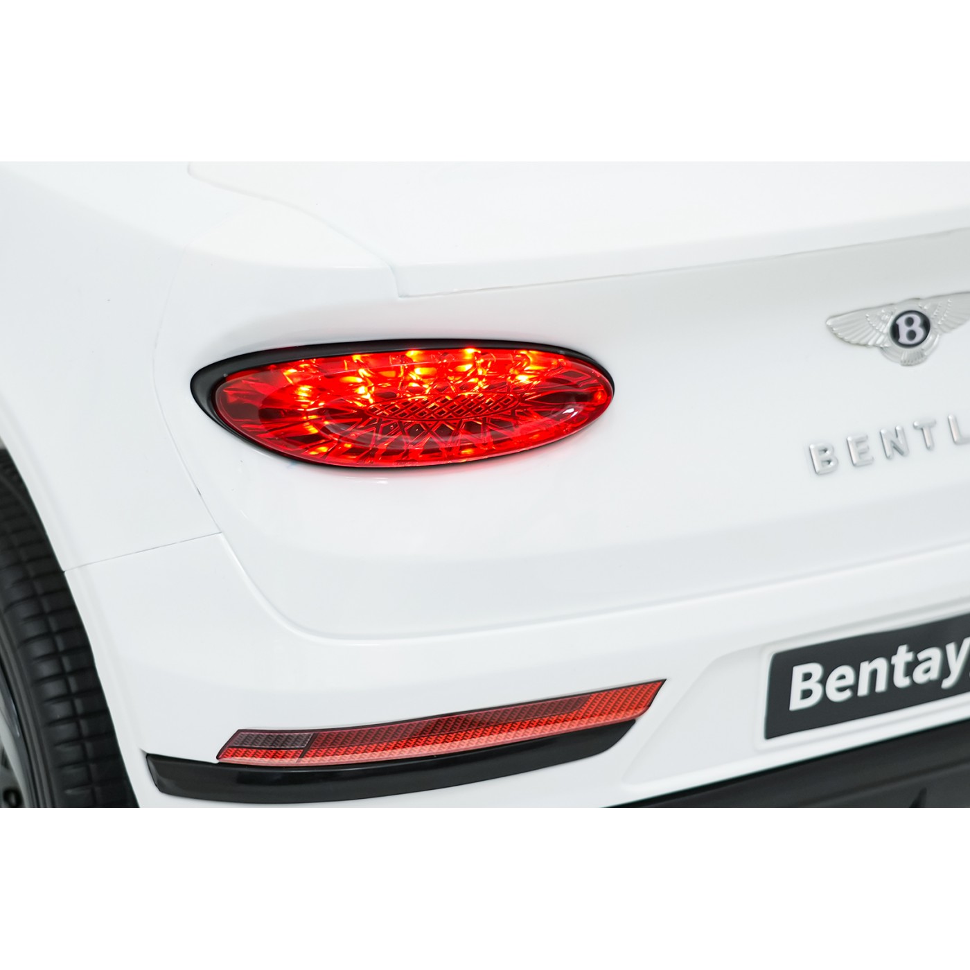 Bentley Bentayga S, bílé vozidlo