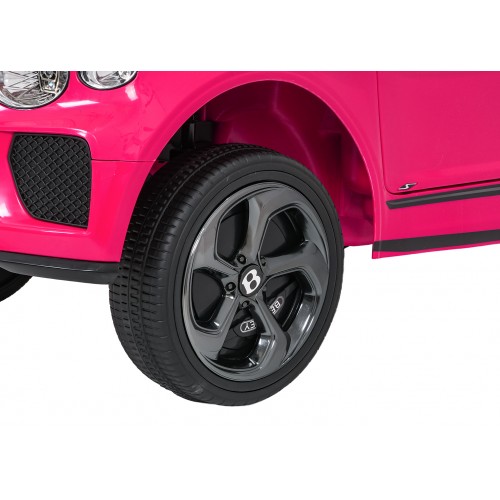 Růžové vozidlo Bentley Bentayga S