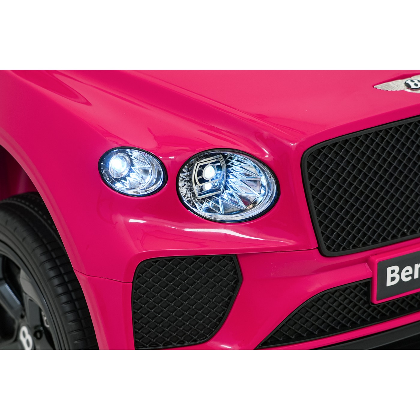 Růžové vozidlo Bentley Bentayga S