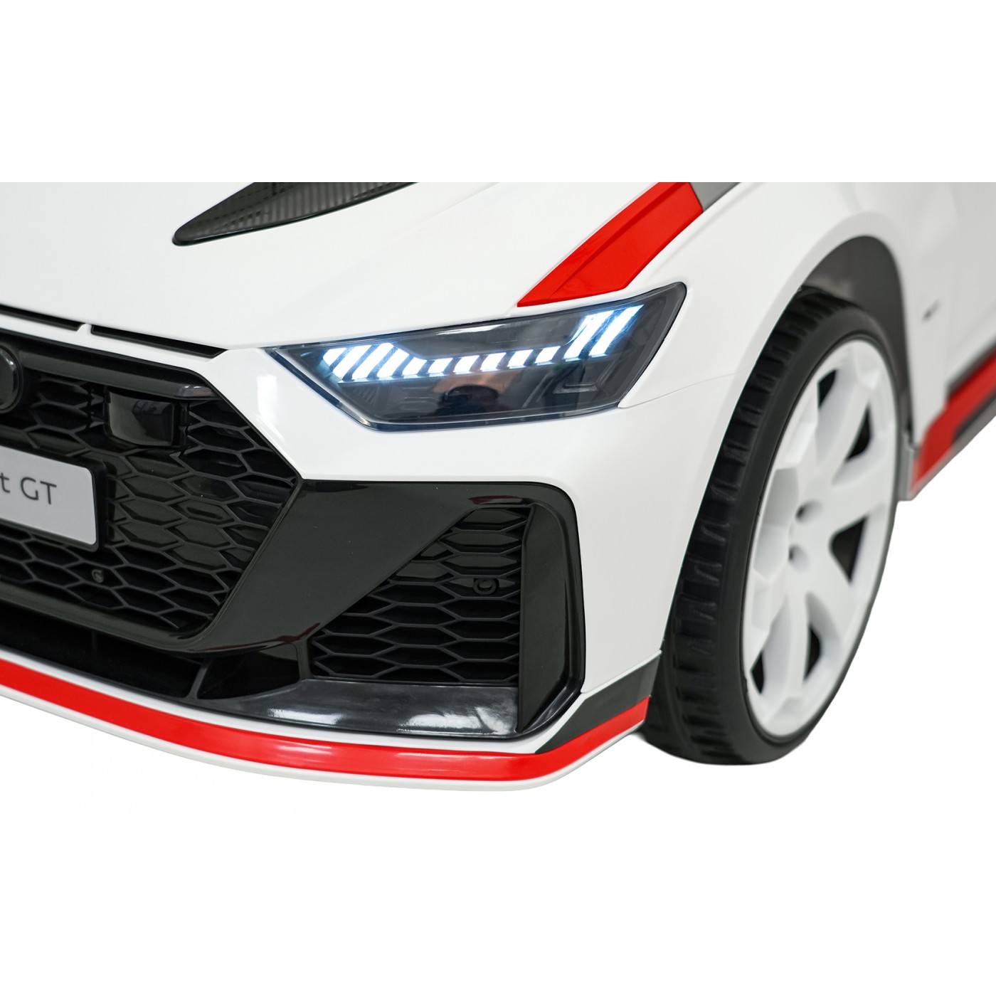 Vozidlo Audi RS6 Avant GT bílá