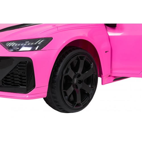 Růžové vozidlo Audi RS6 Avant GT