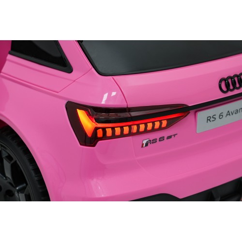 Růžové vozidlo Audi RS6 Avant GT