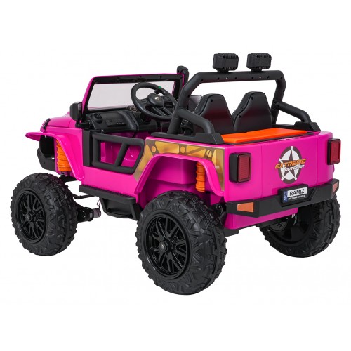 Růžové vozidlo Jeep Monster