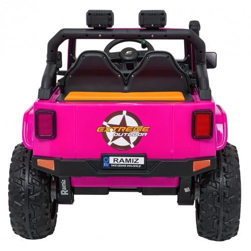 Růžové vozidlo Jeep Monster