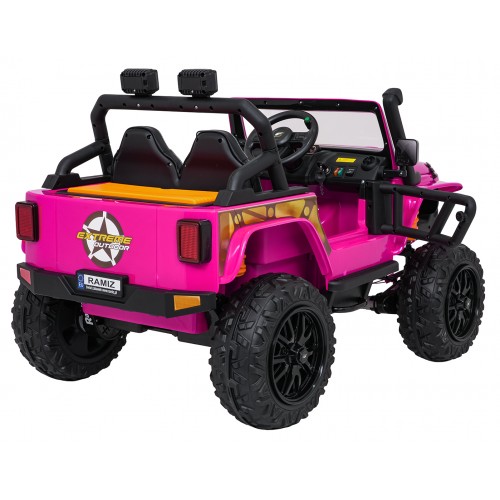 Růžové vozidlo Jeep Monster