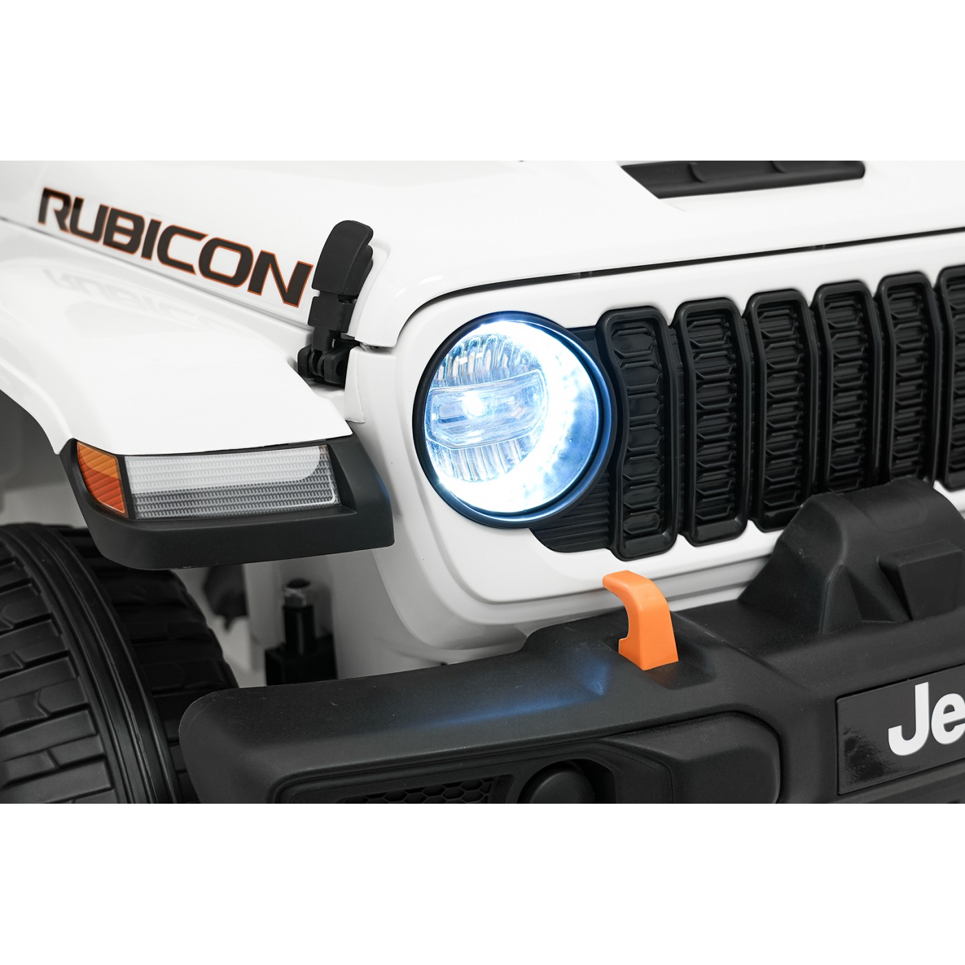Jeep Wrangler Rubicon LIFT bílé vozidlo