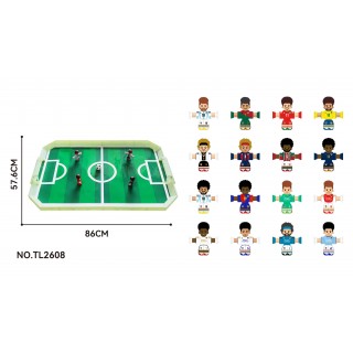 Sada dvou fotbalistů s míčem + velké hřiště