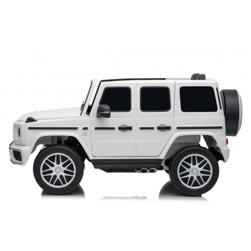 Mercedes G63 AMG bílý vůz