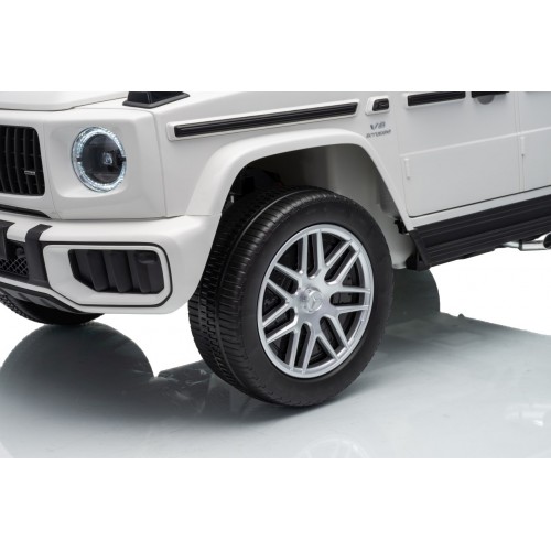 Mercedes G63 AMG bílý vůz